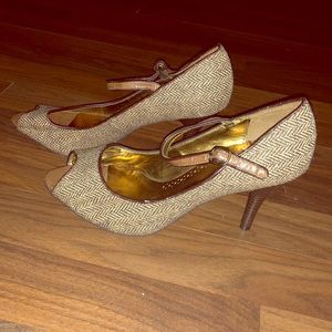 🧟‍♀️👻Peep toe heels😈